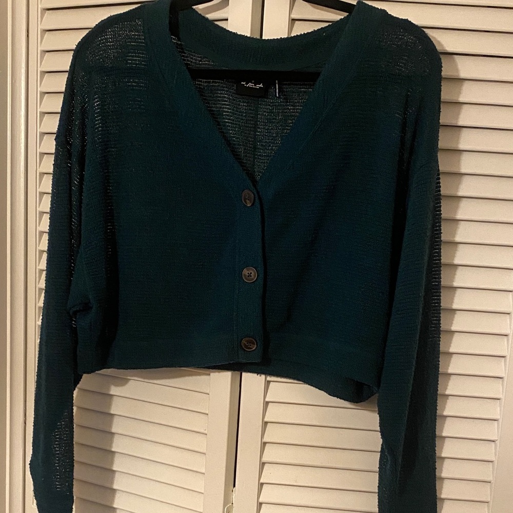 Urban Outfitters Cropped dark teal sweater with button detail. Stylish piece. So